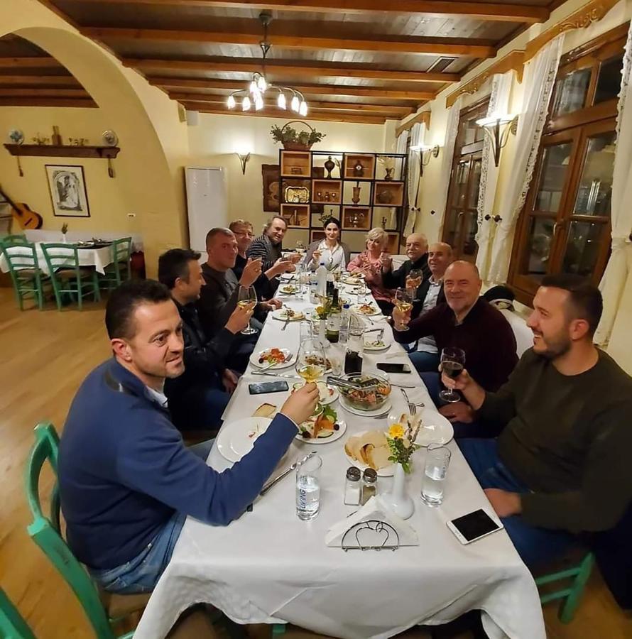 Hotel Bineri Gjirokaster Bagian luar foto