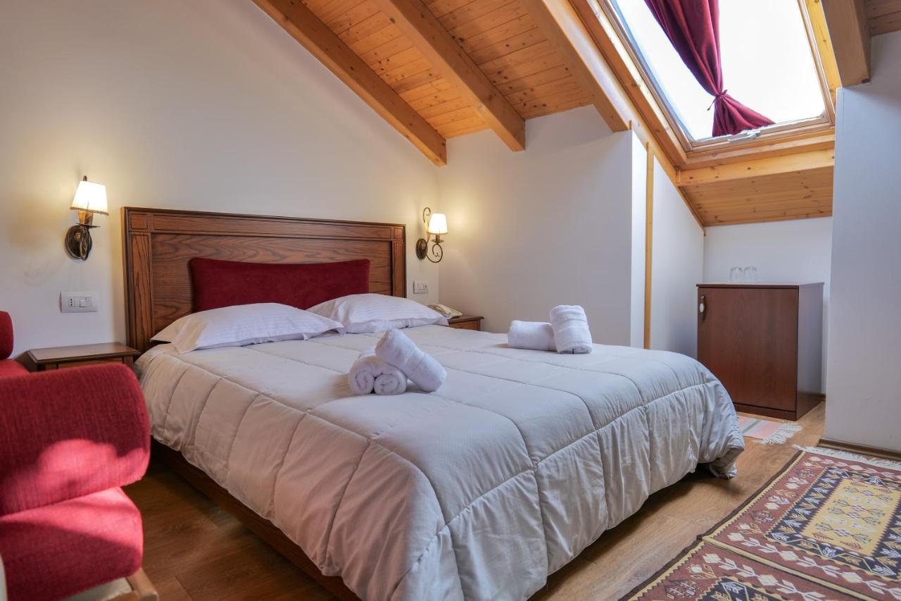 Hotel Bineri Gjirokaster Bagian luar foto