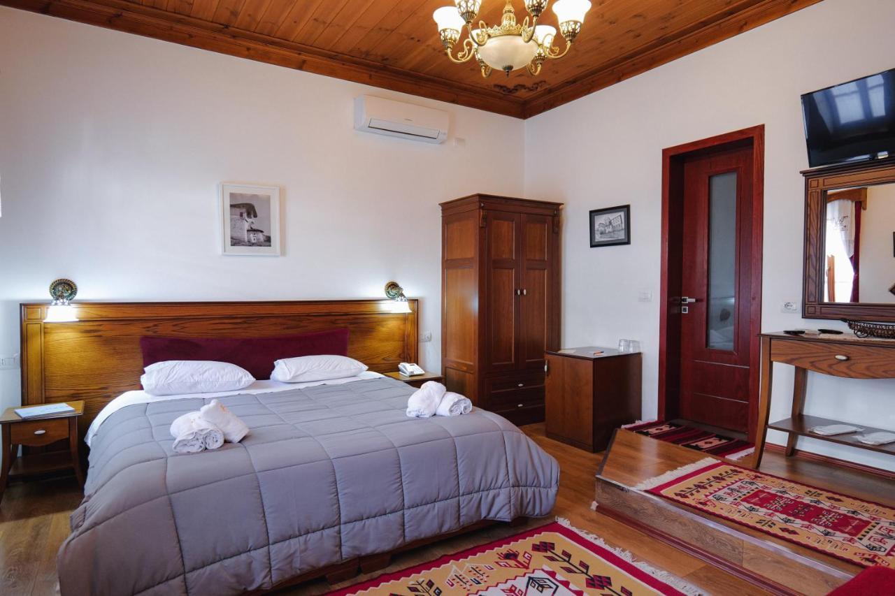Hotel Bineri Gjirokaster Bagian luar foto